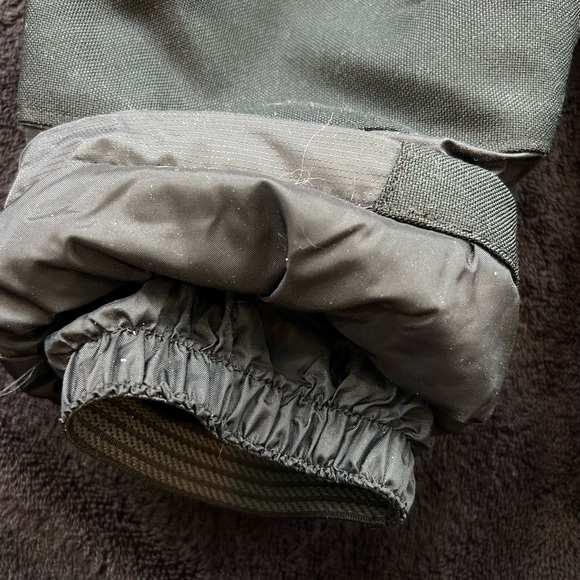 Columbia Kids Snowsuit in Vibrant Pink and Black - Picture 6 of 8